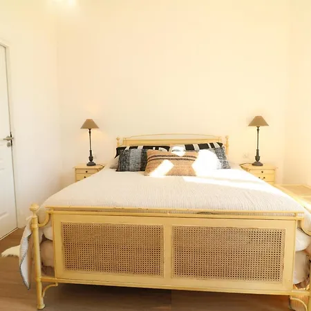 Beautiful 3 Bedroom Carlton Canada 403