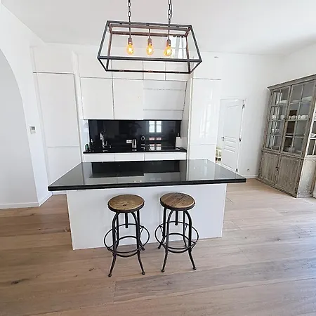 Beautiful 3 Bedroom Carlton Canada 403 *