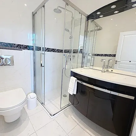Beautiful 3 Bedroom Carlton Canada 403 Apartment