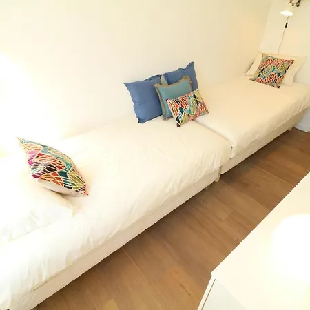Beautiful 3 Bedroom Carlton Canada 403 * קאן